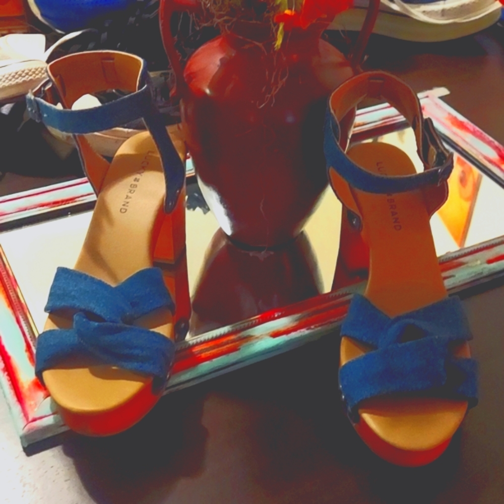 LUCKY WOMENS NEW NEVER WORN LUCKY BRAND DENIM SANDALS/ CLOGS... SIZE 8.5